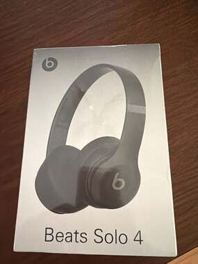 Beats Solo 4 Wireless On-Ear Headphones - Matte Black charger included